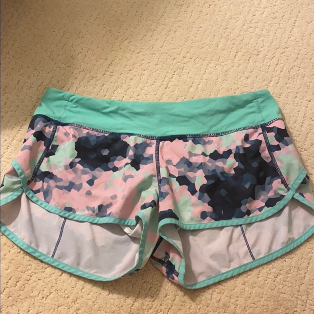 Lululemon 2.5’ speed up shorts